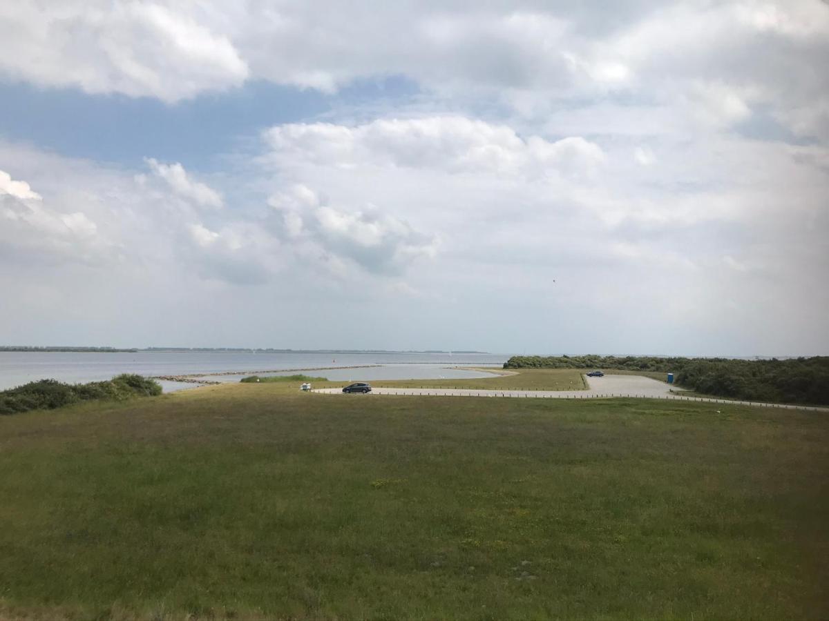 T Huuske Tuinappartement Met Fantastisch Uitzicht, Nabij Zee Zonnemaire エクステリア 写真