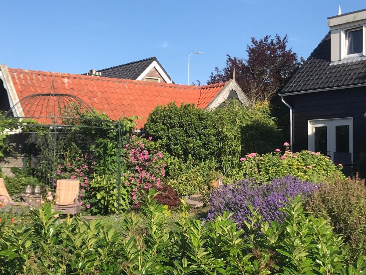 T Huuske Tuinappartement Met Fantastisch Uitzicht, Nabij Zee Zonnemaire エクステリア 写真